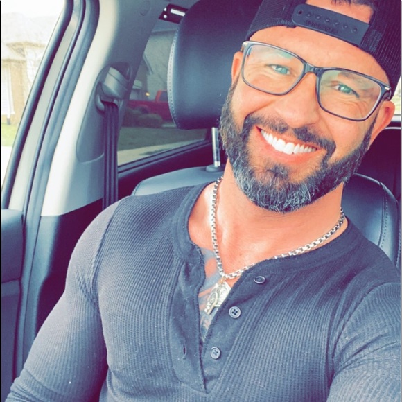 Meet your Posher, Mike - Picture 12 of 14